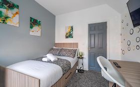 *Rb12S* For Your Most Relaxed & Cosy Stay + Free Parking + Free Fast Wifi *